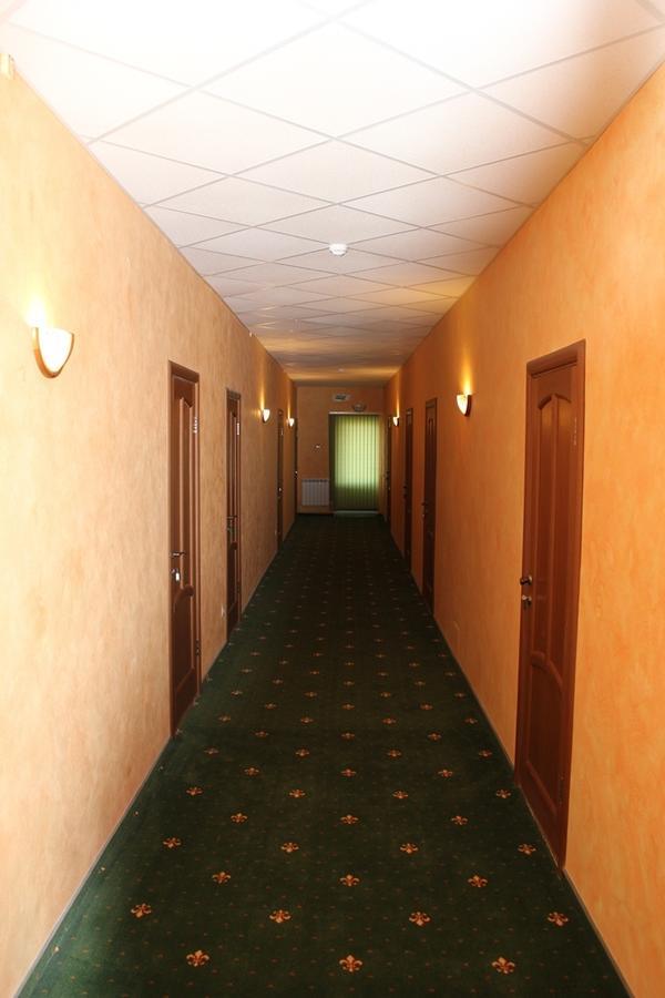 Turli Inn Maladzyechna Exterior foto